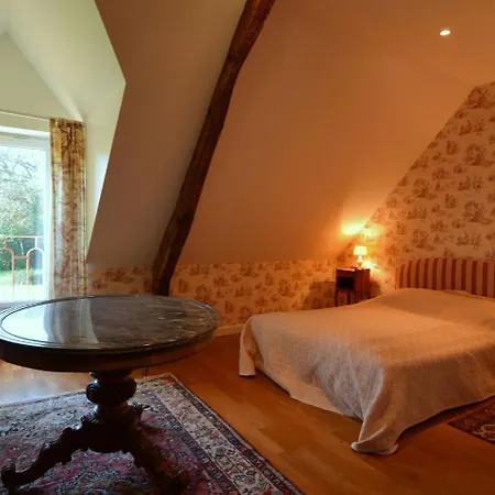 Spacious In Ass Rac With A Fenced Pond